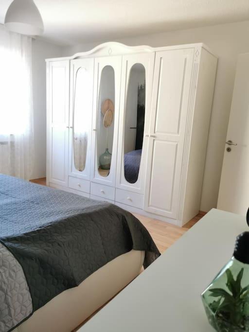 Schoene Grosse Ferienwohnung Basilikablick Stadtnah Ruhig Naehe Bodensee Mit Aussicht Вайнгартен Экстерьер фото